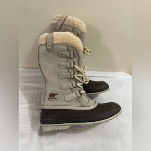 Sorel Women's Cream and Black Winter Boots
